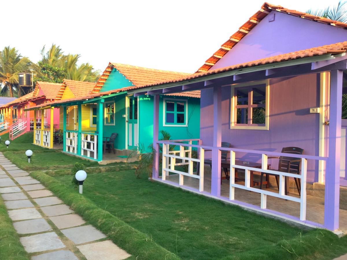 Morjim Queen Beach Resort Exterior photo
