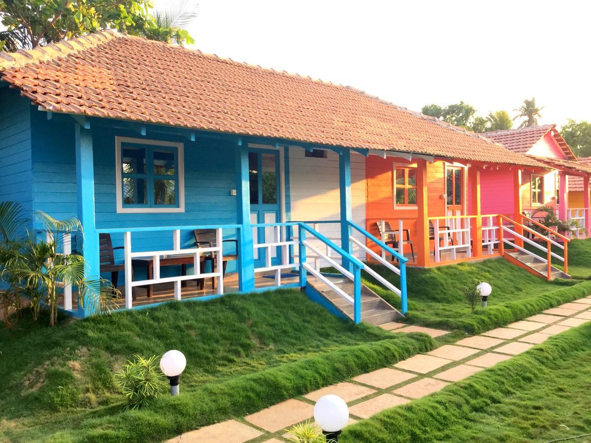 Morjim Queen Beach Resort Exterior photo