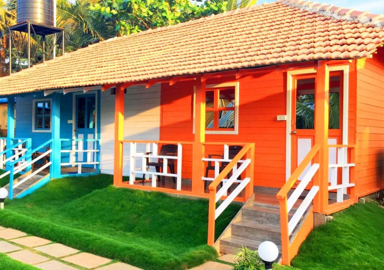 Morjim Queen Beach Resort Exterior photo