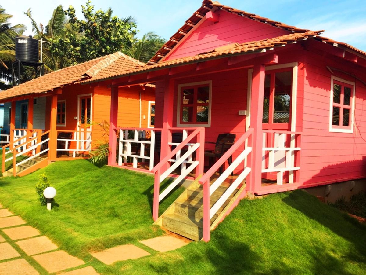 Morjim Queen Beach Resort Exterior photo
